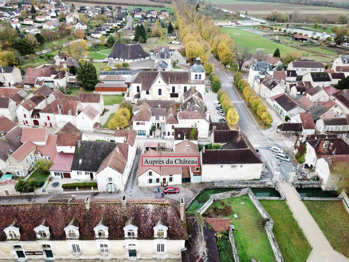 Aupres Du Chateau Tanlay Exterior foto