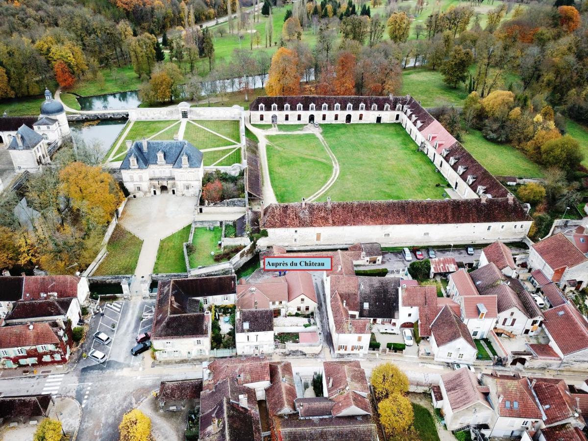 Aupres Du Chateau Tanlay Exterior foto